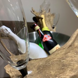 johannes forkl, omd, oh my deer, oh my dear, sektglashalter, geweih deko, hirschgeweih deko, flaschenhalter, sektglashalter, champagnerglashalter, champagnerpraesentation, sektpraesentation, flaschenpraesentation, damhirsch abwurfstangen, praesentation geweih, eklusiver flaschenhalter, exklusiver sektkuehler, exklusiver champagnerkuehler, champagnerkuehler geweih, geweih sektkuehler,