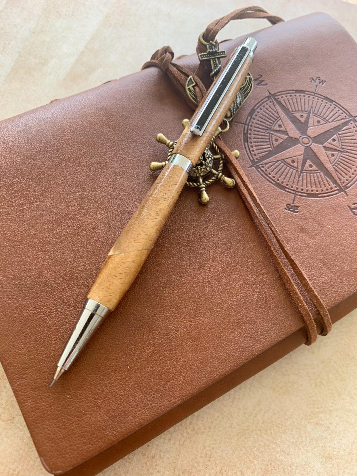 geschenk für jäger, geschenkidee für jäger, edle schreibgeräte, horn kugelschreiber, hirschhorn schreibgerät, geburtstagsgeschenk für jäger, geschenkidee für jägerin, exklusives geburtstagsgeschenk jäger, geschenkidee jagd, jagdliches geschenk, geburtstagsgeschenk 50iger jäger, hochzeitsgeschenk jäger, hochzeitsgeschenk jägerin, jäger 60iger geburtstagsgeschenk, geburtagsgeschenk jägerin 50iger, edle schreibgeräte, handgemacht schreibgeräte, oh my deer, johannes forkl, omd, unterprambach, prambachkirchen, geweih manufaktur, österreichische geweih manufaktur, geburtstagsgeschenk mit jagdmotiv, hochzeitsgeschenk mit jagdmotiv, holz kugelschreiber, handgemachte füller aus holz, kugelschreiber aus holz österreich, gedrechselte schreibgeräte aus holz, handgemachte füller aus holz, edle schreibgeräte aus holz, handgedrechselte schreibgeräte, gedrechselte schreibgeräte aus holz, schreibgeräte manufaktur, füller aus holz gravur, füller holz gravur, füller holz handarbeit, schreibgerät hamburg