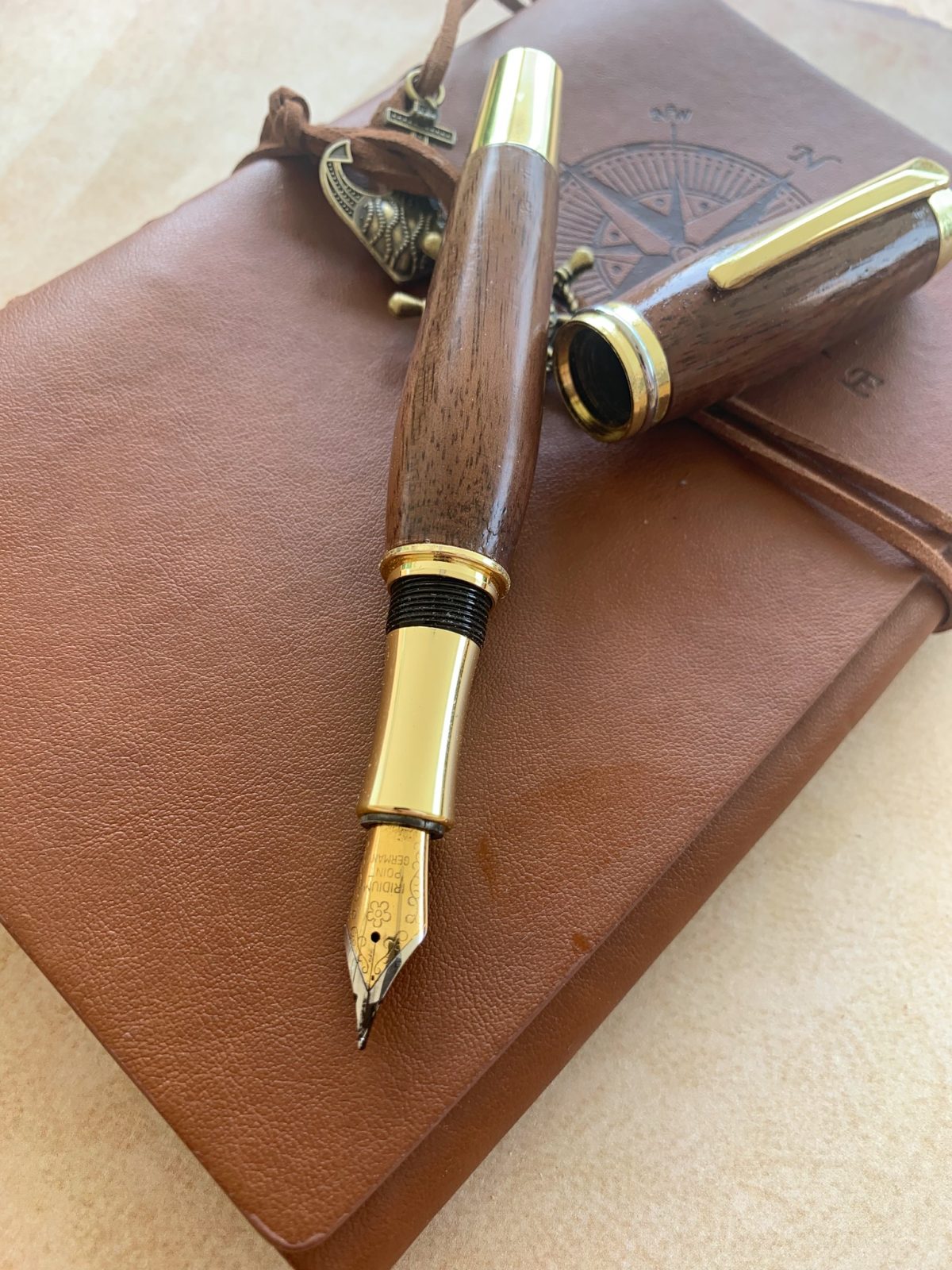 geschenk für jäger, geschenkidee für jäger, edle schreibgeräte, horn kugelschreiber, hirschhorn schreibgerät, geburtstagsgeschenk für jäger, geschenkidee für jägerin, exklusives geburtstagsgeschenk jäger, geschenkidee jagd, jagdliches geschenk, geburtstagsgeschenk 50iger jäger, hochzeitsgeschenk jäger, hochzeitsgeschenk jägerin, jäger 60iger geburtstagsgeschenk, geburtagsgeschenk jägerin 50iger, edle schreibgeräte, handgemacht schreibgeräte, oh my deer, johannes forkl, omd, unterprambach, prambachkirchen, geweih manufaktur, österreichische geweih manufaktur, geburtstagsgeschenk mit jagdmotiv, hochzeitsgeschenk mit jagdmotiv, holz kugelschreiber, handgemachte füller aus holz, kugelschreiber aus holz österreich, gedrechselte schreibgeräte aus holz, handgemachte füller aus holz, edle schreibgeräte aus holz, handgedrechselte schreibgeräte, gedrechselte schreibgeräte aus holz, schreibgeräte manufaktur, füller aus holz gravur, füller holz gravur, füller holz handarbeit, schreibgerät hamburg, füllfeder aus holz