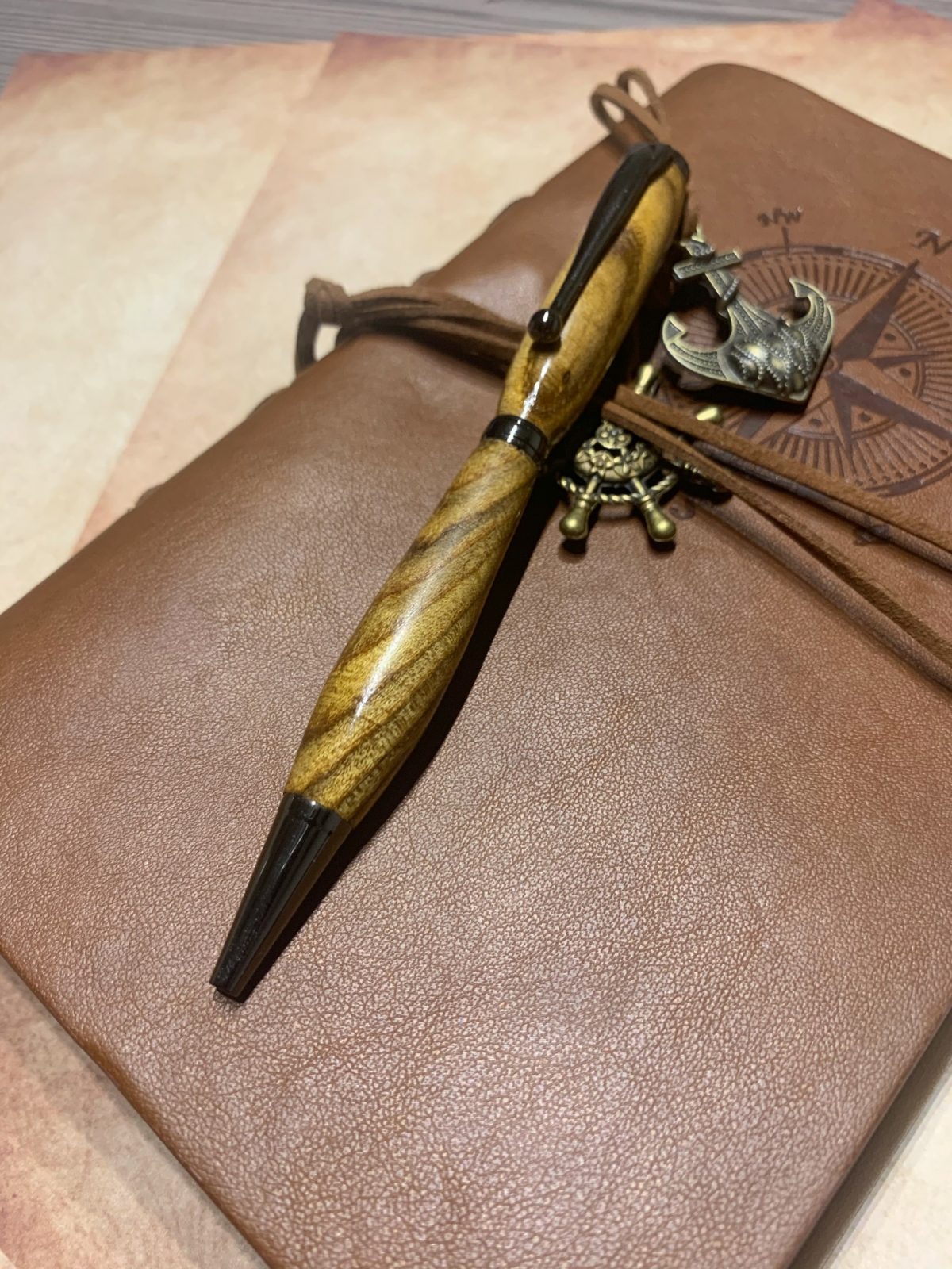 geschenk für jäger, geschenkidee für jäger, edle schreibgeräte, horn kugelschreiber, hirschhorn schreibgerät, geburtstagsgeschenk für jäger, geschenkidee für jägerin, exklusives geburtstagsgeschenk jäger, geschenkidee jagd, jagdliches geschenk, geburtstagsgeschenk 50iger jäger, hochzeitsgeschenk jäger, hochzeitsgeschenk jägerin, jäger 60iger geburtstagsgeschenk, geburtagsgeschenk jägerin 50iger, edle schreibgeräte, handgemacht schreibgeräte, oh my deer, johannes forkl, omd, unterprambach, prambachkirchen, geweih manufaktur, österreichische geweih manufaktur, geburtstagsgeschenk mit jagdmotiv, hochzeitsgeschenk mit jagdmotiv, holz kugelschreiber, handgemachte füller aus holz, kugelschreiber aus holz österreich, gedrechselte schreibgeräte aus holz, handgemachte füller aus holz, edle schreibgeräte aus holz, handgedrechselte schreibgeräte, gedrechselte schreibgeräte aus holz, schreibgeräte manufaktur, füller aus holz gravur, füller holz gravur, füller holz handarbeit, schreibgerät hamburg