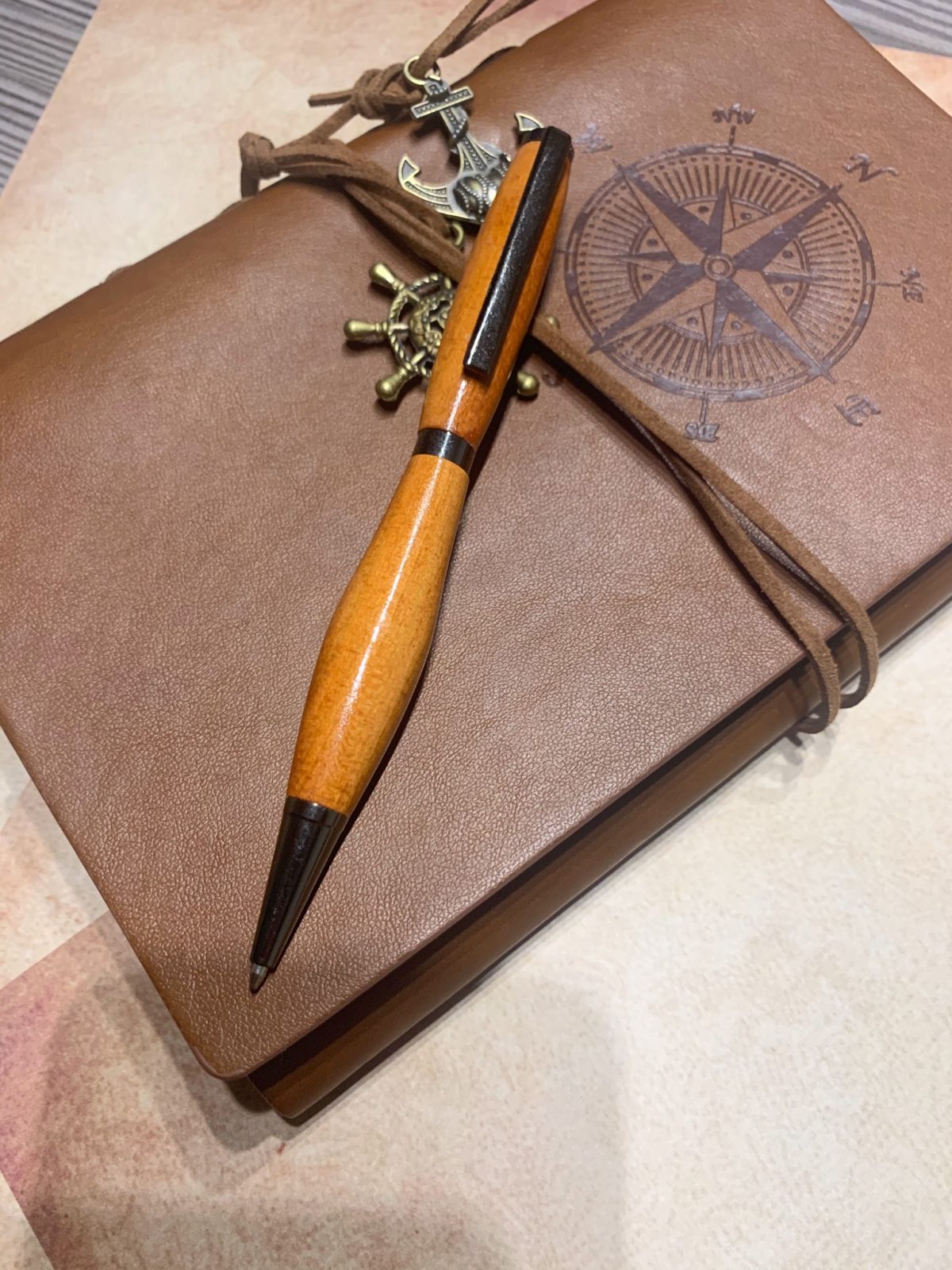geschenk für jäger, geschenkidee für jäger, edle schreibgeräte, horn kugelschreiber, hirschhorn schreibgerät, geburtstagsgeschenk für jäger, geschenkidee für jägerin, exklusives geburtstagsgeschenk jäger, geschenkidee jagd, jagdliches geschenk, geburtstagsgeschenk 50iger jäger, hochzeitsgeschenk jäger, hochzeitsgeschenk jägerin, jäger 60iger geburtstagsgeschenk, geburtagsgeschenk jägerin 50iger, edle schreibgeräte, handgemacht schreibgeräte, oh my deer, johannes forkl, omd, unterprambach, prambachkirchen, geweih manufaktur, österreichische geweih manufaktur, geburtstagsgeschenk mit jagdmotiv, hochzeitsgeschenk mit jagdmotiv, holz kugelschreiber, handgemachte füller aus holz, kugelschreiber aus holz österreich, gedrechselte schreibgeräte aus holz, handgemachte füller aus holz, edle schreibgeräte aus holz, handgedrechselte schreibgeräte, gedrechselte schreibgeräte aus holz, schreibgeräte manufaktur, füller aus holz gravur, füller holz gravur, füller holz handarbeit, schreibgerät hamburg