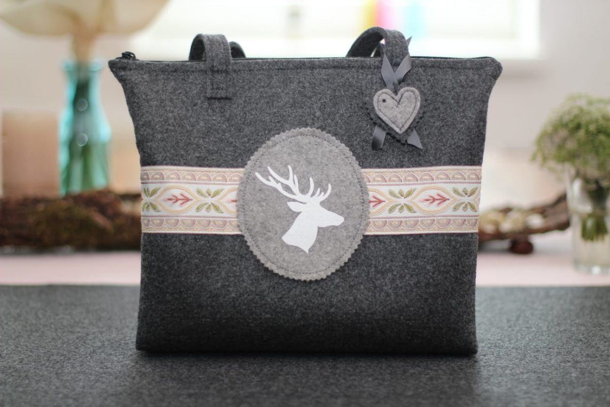 omd, oh my deer, forkl, johannes forkl, trachtentasche, exklusive trachtentasche, loden trachtentasche, handarbeit, trachtentasche handarbeit, traditionelle trachtentasche österreich, trachtentasche hirsch, trachtentasche handgefertigt österreich, , trachtige tasche, hochwertige trachtentasche, , filz trachtentasche, geschenkidee jägerin