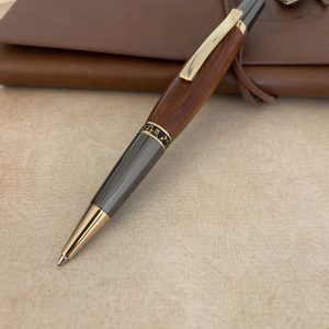geschenk für jäger, geschenkidee für jäger, edle schreibgeräte, horn kugelschreiber, hirschhorn schreibgerät, geburtstagsgeschenk für jäger, geschenkidee für jägerin, exklusives geburtstagsgeschenk jäger, geschenkidee jagd, jagdliches geschenk, geburtstagsgeschenk 50iger jäger, hochzeitsgeschenk jäger, hochzeitsgeschenk jägerin, jäger 60iger geburtstagsgeschenk, geburtagsgeschenk jägerin 50iger, edle schreibgeräte, handgemacht schreibgeräte, oh my deer, johannes forkl, omd, unterprambach, prambachkirchen, geweih manufaktur, österreichische geweih manufaktur, geburtstagsgeschenk mit jagdmotiv, hochzeitsgeschenk mit jagdmotiv, holz kugelschreiber, handgemachte füller aus holz, kugelschreiber aus holz österreich, gedrechselte schreibgeräte aus holz, handgemachte füller aus holz, edle schreibgeräte aus holz, handgedrechselte schreibgeräte, gedrechselte schreibgeräte aus holz, schreibgeräte manufaktur, füller aus holz gravur, füller holz gravur, füller holz handarbeit, schreibgerät hamburg