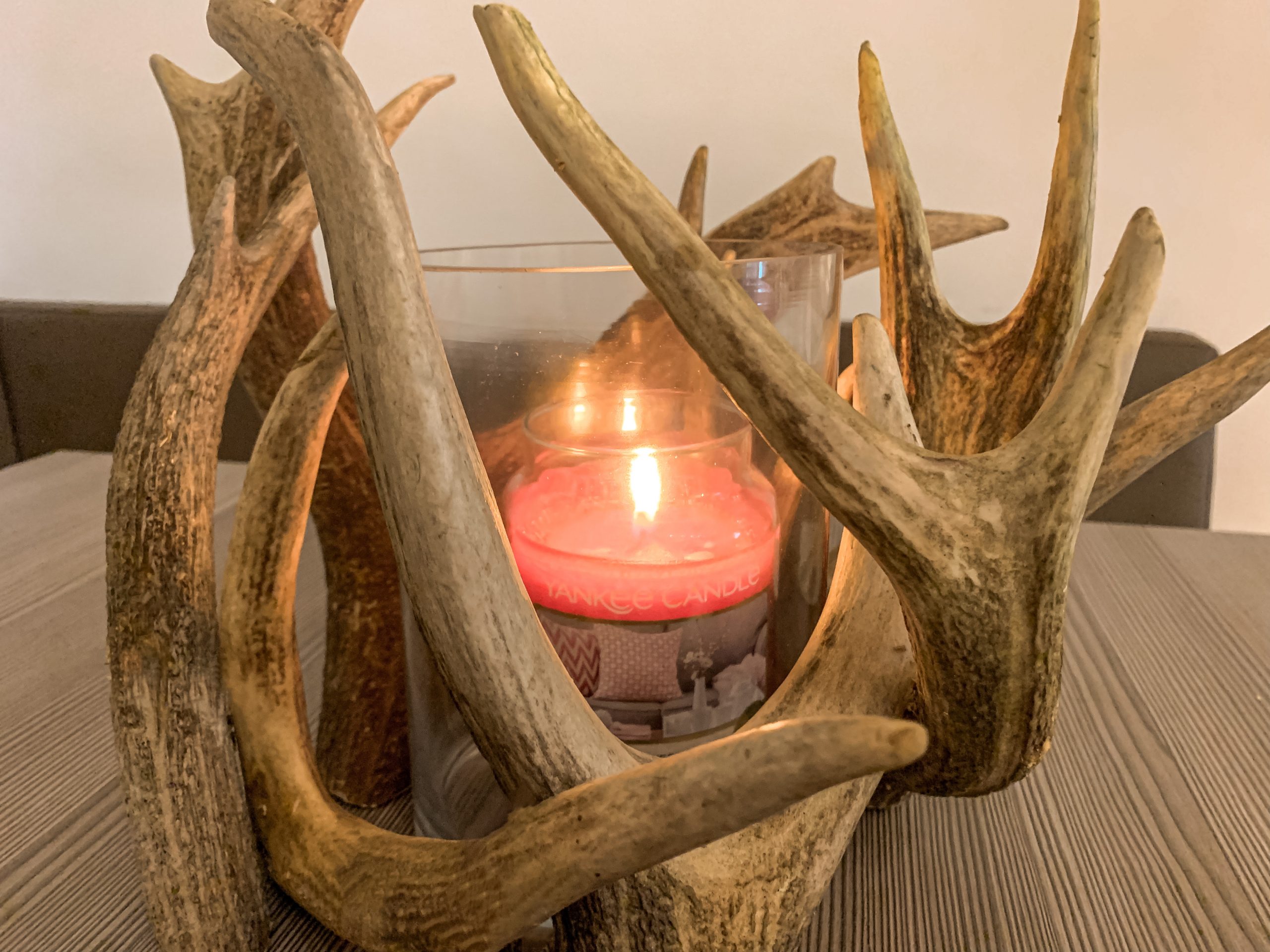 Kerzenhalter für Jäger - Hirschgeweih Deko für Ihren Esstisch
