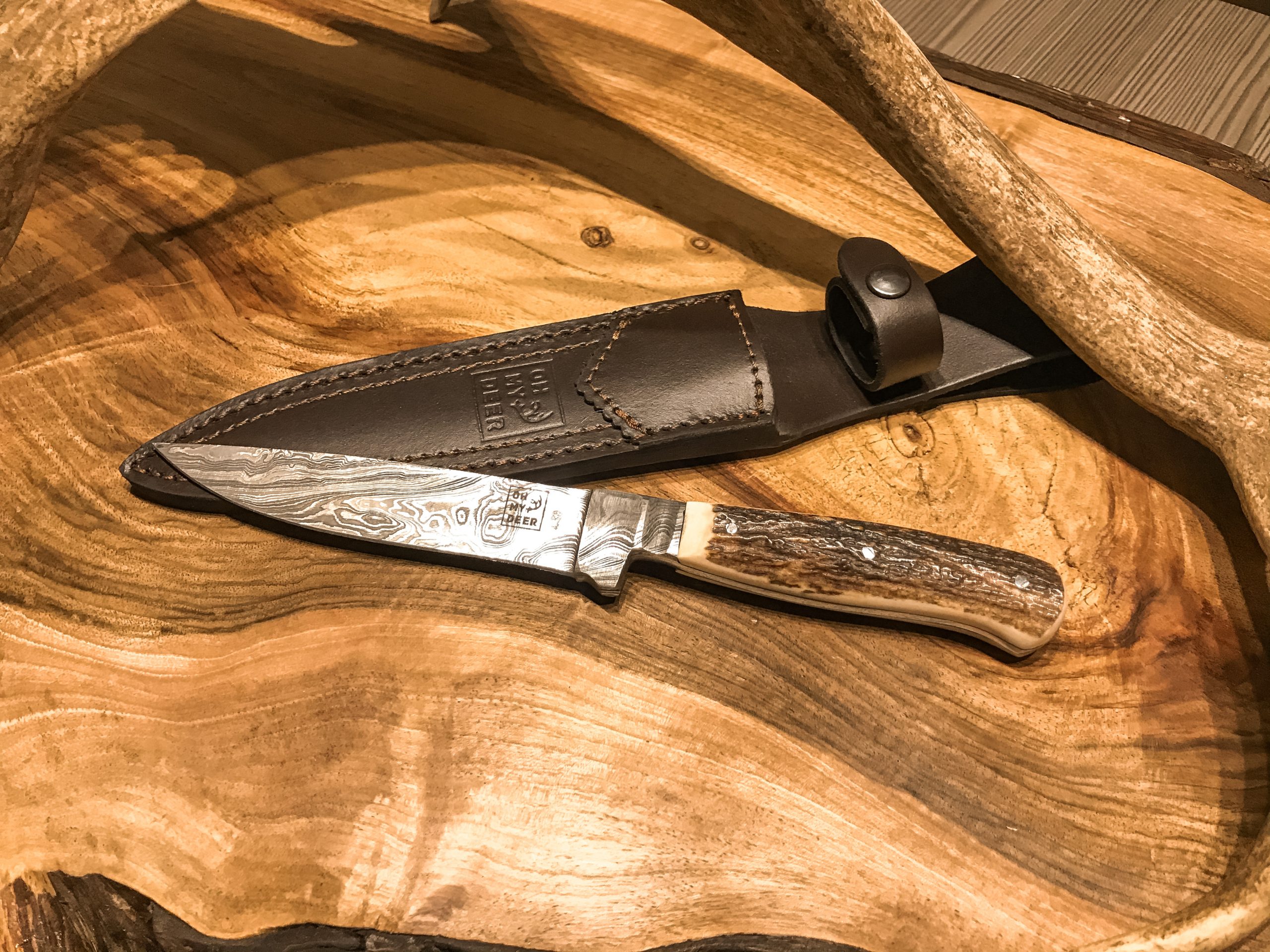 Cuchillo de caza noble de damasco - Diseñado por OH MY DEER