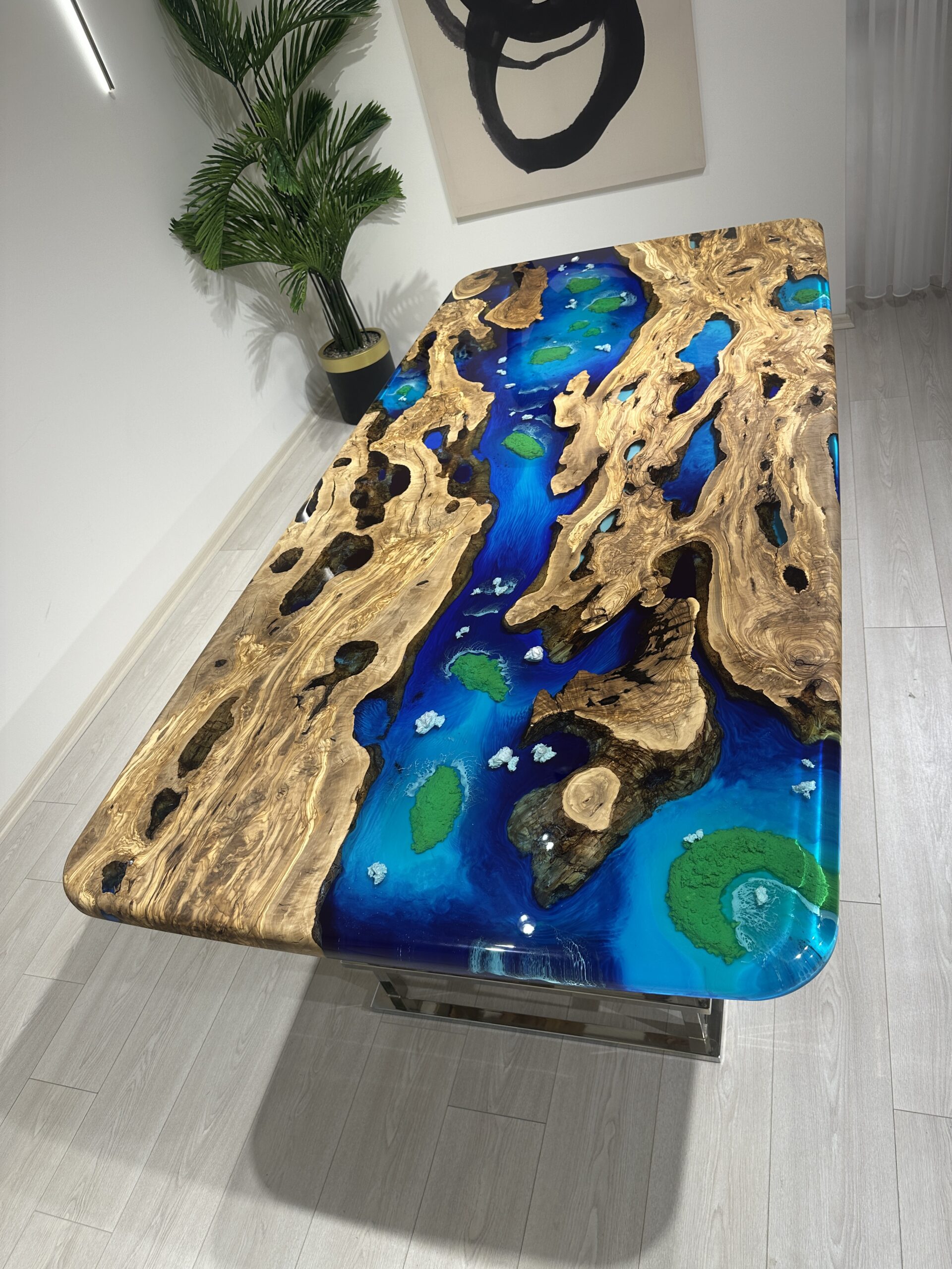 epoxid esstisch, epoxid esstisch österreich, epoxid,epoxy river table, river table, river, Epoxidharz Tisch, Möbel auf Maß, exklusive Tische, Epoxy Tisch, johannes forkl, forkl, oh my deer, omd, epoxidharz tisch kaufen, epoxidharz tisch kaufen österreich, tische aus epoxidharz, epoxy tische, epoxidharz tisch fluss, epoxidharz esstisch, epoxidharz tisch Olivenholz, Olivenholz Esstisch, Olivenholz epoxid transparent, Tisch Ozean, Epoxidharztisch Ozean